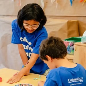 Camp Corlears - making friendship bracelets in the 5_6s